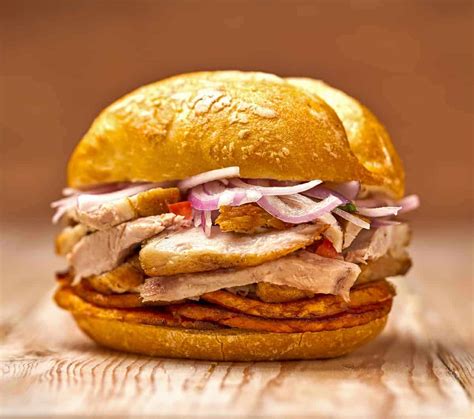 Pan con Chicharron - Chancho - Pollo- Receta - Comidas Peruanas