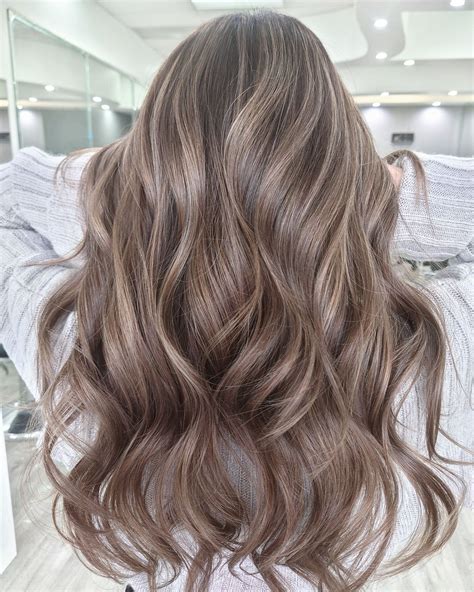 21 Mushroom Brown Hair Ideas To Look Your Best With This Minimalist ...