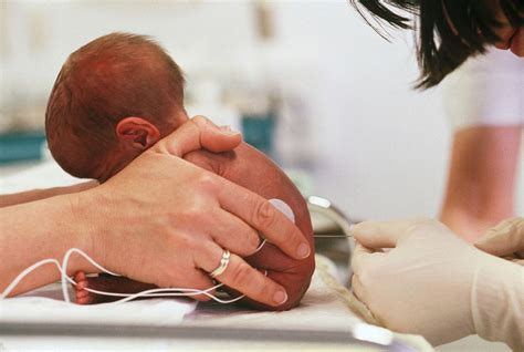 Image:Lumbar Puncture Positioning (Infant)-Merck Manual Professional ...