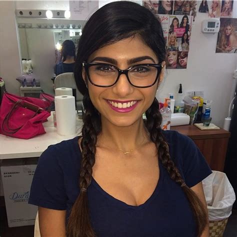 Mia Khalifa: Exploring the Legacy and Fan Experience with AI Celebrity ...