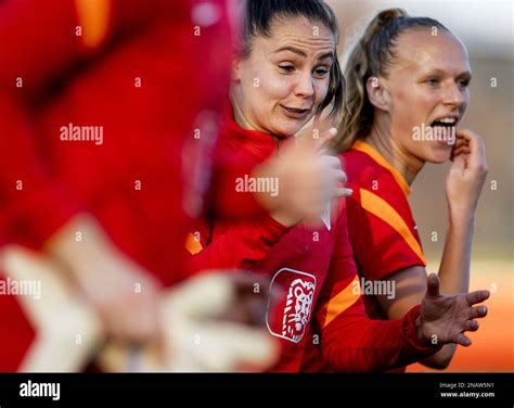 AMSTERDAM - Lieke Martens and Tiny Hoekstra during a training of the ...