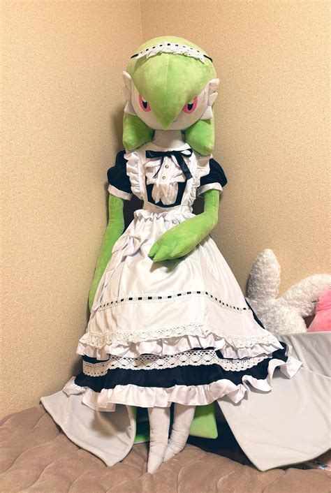 Life-Sized Gardevoir Plush: Image Gallery | Know Your Meme