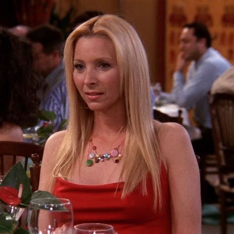 phoebe buffay | Phoebe buffay outfits, Lisa kudrow friends, Phoebe buffay