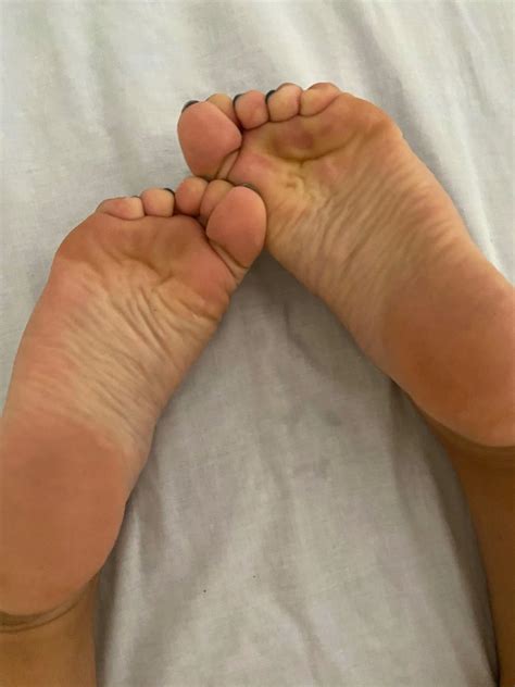 Ready for footjob | Scrolller