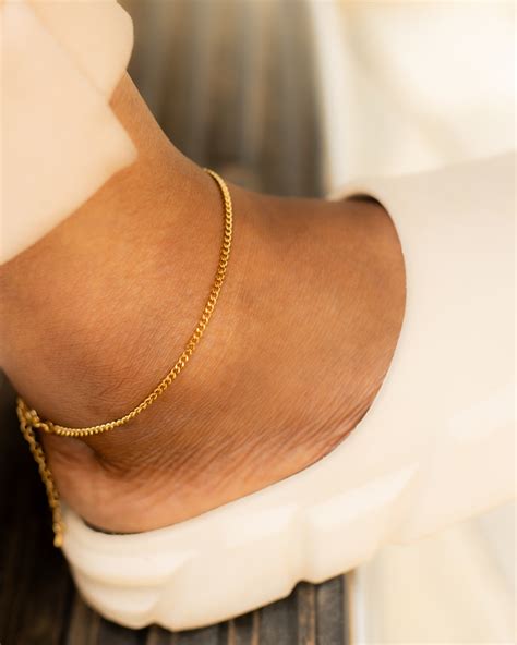 What Does an Ankle Bracelet Mean on a Woman?