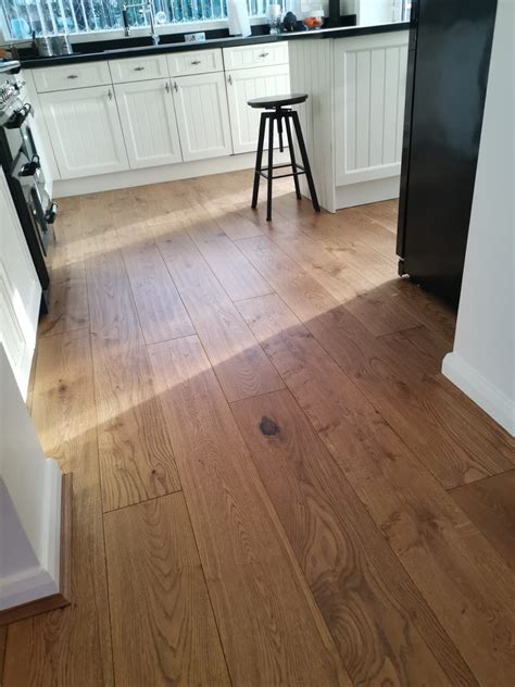 Golden Handscraped wide oak plank engineered floor - Wood4Floors