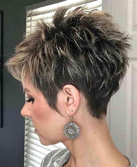 64 sexiest short hairstyles for women over 40 in 2024 – Artofit