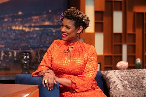 THURSDAY (EN ESPAÑOL) - Carmen Souza - LETRAS.COM