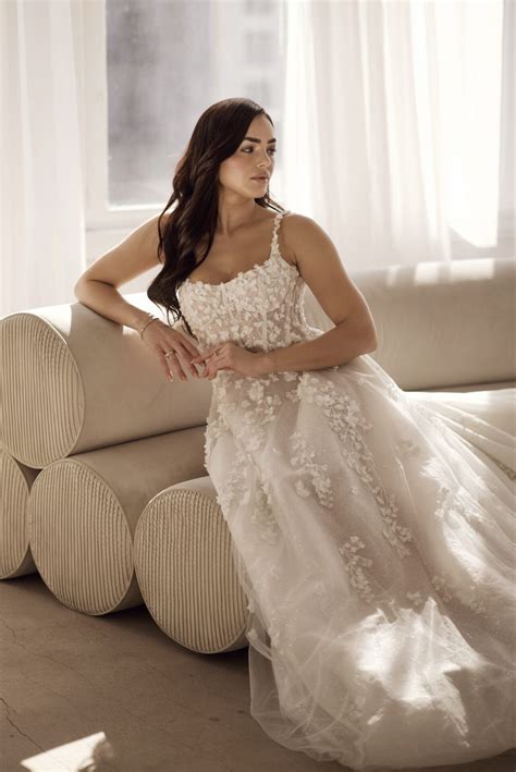 1718 Wedding Dress - Wedding Atelier NYC - Martina LianaNew York City Bridal Boutique