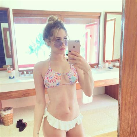 10 Hot Sexy Fernanda Gómez Bikini Pics