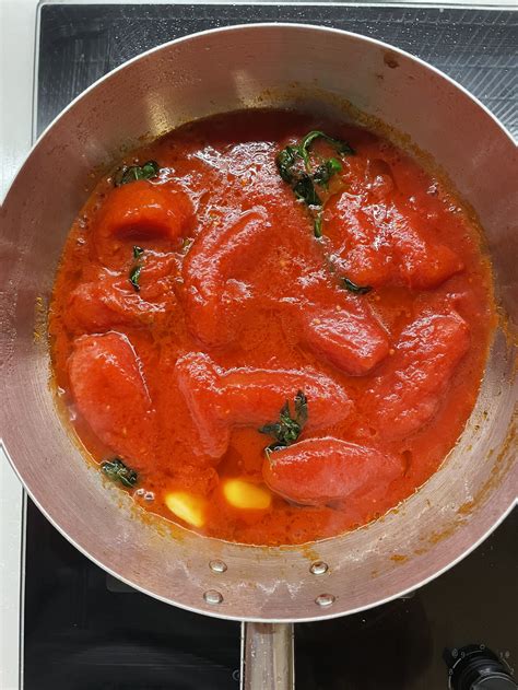 Classic Pomodoro Sauce — no regretti spaghetti