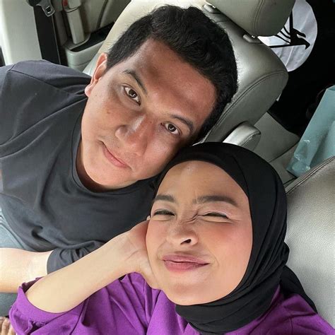 7 Potret Romantis Tantri Kotak dan Suami, Ungkap Hal yang Bikin Jatuh ...