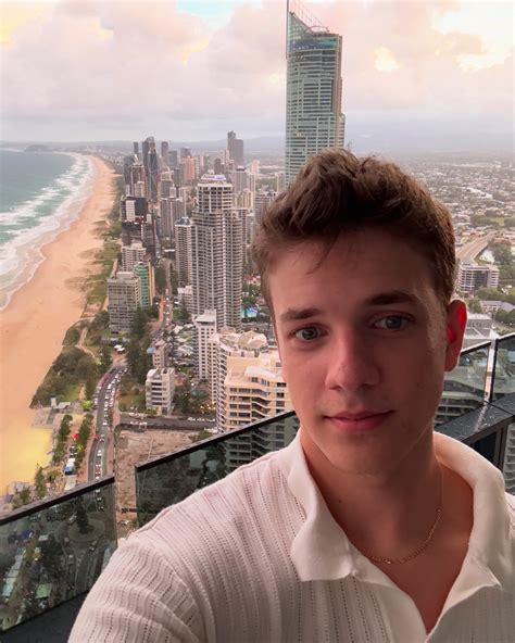 Connor Peters | Wearing a bottom beater | Instagram