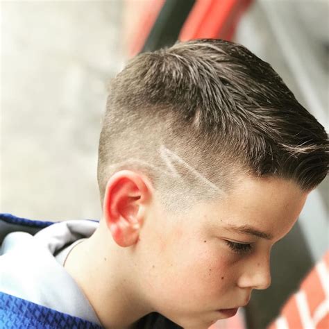 Barber lines in undercut - M Boss | Hair makeup, Barber, Stylists