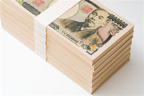 Mysterious Japanese woman gives one million yen in cash to man she's ...