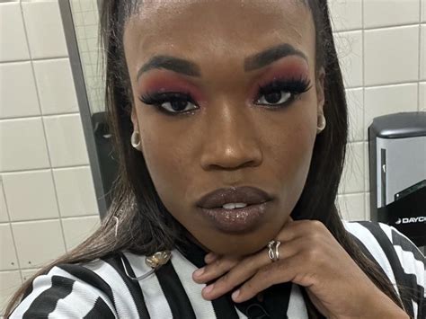 WWE's Aja Smith reminds us she's married and bodying the selfie goals ...