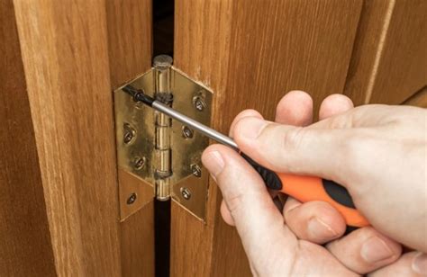 Comment poser une charnière plate | Processus en 4 étapes