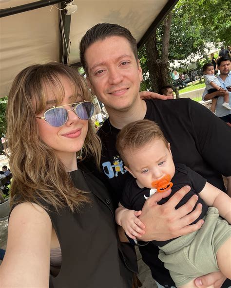 Jennifer Salazar | Euge conociendo los caballitos y los papis felices ☀️🤎🐎 | Instagram