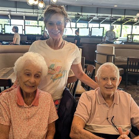 CHELO'S HOMETOWN BAR & GRILLE - EAST PROVIDENCE - Restaurant Reviews ...