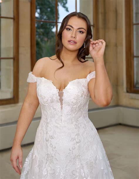 Calo a figure flattering fit & flare | wed2b