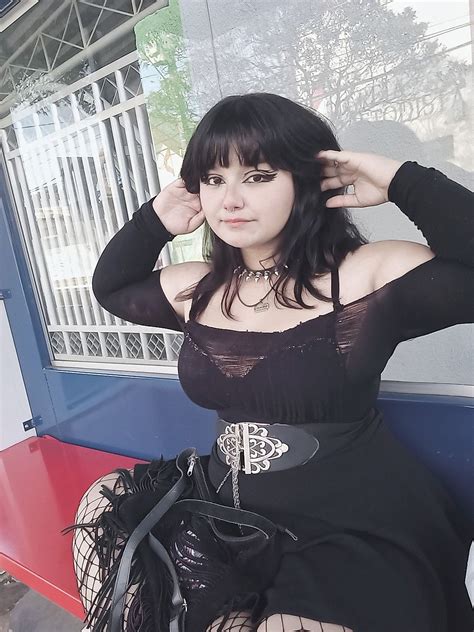 @morg4n4__xxsy | Curvy goth, Seductive clothes, Pretty outfits