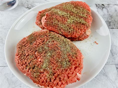 Slow Cooker Cube Steak - mom makes dinner