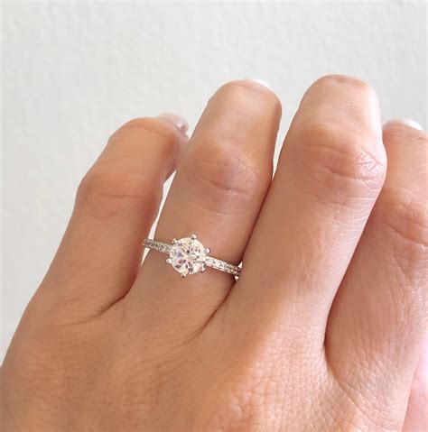 Engagement Rings Round Cut