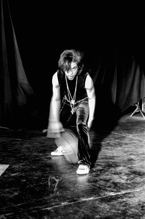 Prince playing basketball at his Minnesota estate... - Eclectic Vibes