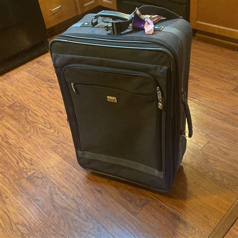 Large Checked Bag for Sale in Tacoma, WA - OfferUp
