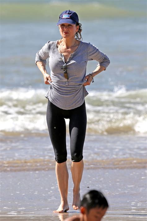 Renée Zellweger's Feet | Renee zellweger style, Renee zellweger, Renee