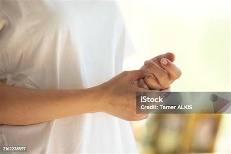 Closeup Of Crack Her Knuckles Stock Photo - Download Image Now ...