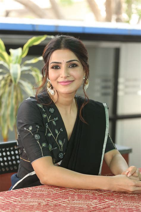 నల్లచీరలో అదరగొట్టిన సమంత — Great Telangaana