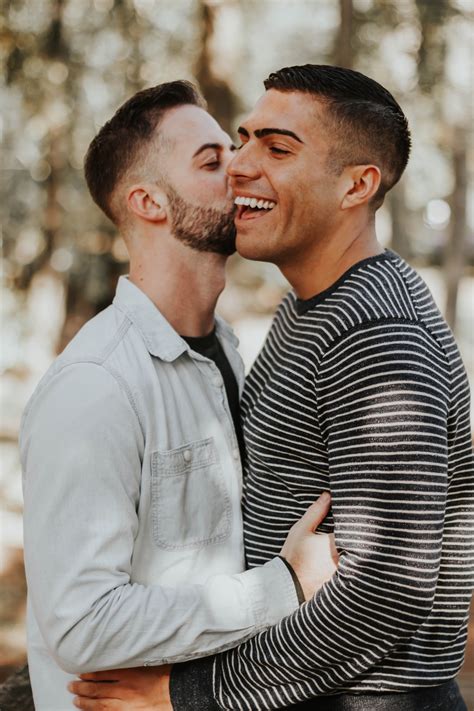 Cute Gay Couples, Couples In Love, Barefoot Men, Men Kissing, You Look ...