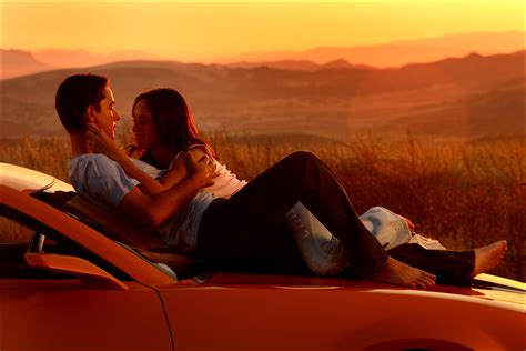 Transformers HD Wallpaper: Megan Fox & Shia Labeouf Sunset Scene