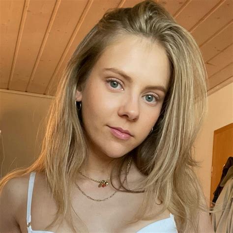 Claire 🌸 | Snipfeed