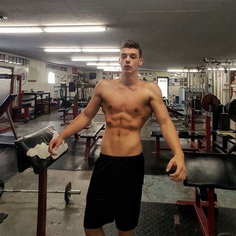 Nudes With Wide Hips