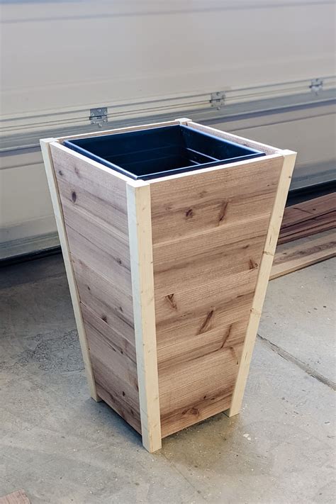 DIY Tall Planter Plans | Diy wood planters, Diy wooden planters, Wooden ...