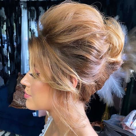 16 French Roll Hairstyles to Inspire Your Next Pin-Up