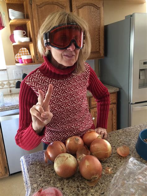 My mom uses ski goggles when she cuts onions : r/mildlyinteresting