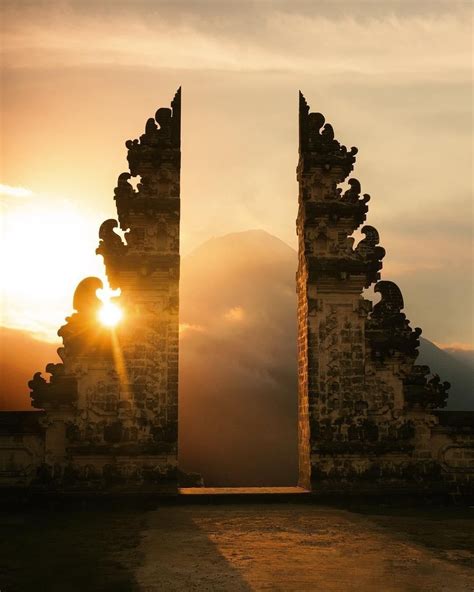 “Sunset at Heaven's Gate at Pura Lempuyang Luhur Temple in Bali ...