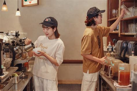 株式会社TSIホールディングスが運営する「human woman（ヒューマン ウーマン）」と「Urth Caffe（アースカフェ）」の異業種 ...