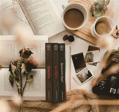 [100+] Aesthetic Book Pictures | Wallpapers.com