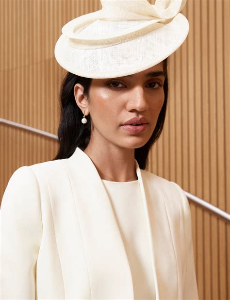 How to Wear a Fascinator | Hobbs London | Hobbs