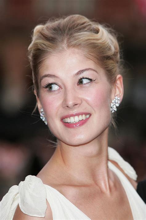 Rosamund Pike in 2025 | Rosamund pike, Sarah lancaster, Rosemund pike