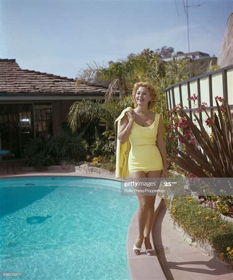 Rhonda Fleming's feet