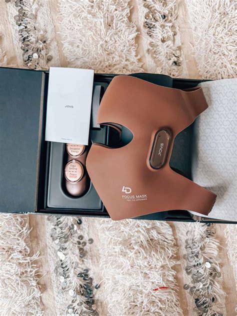 JOVS 4D Laser Light Therapy Mask Review: Pros + Cons