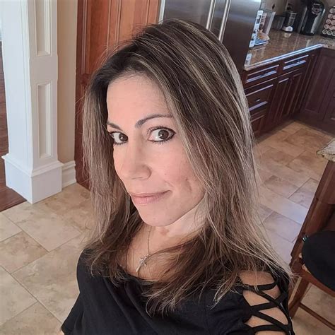 Trade me something good for her nudes! | Scrolller