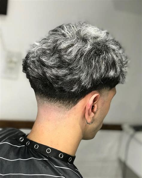 JUANK • Barbero Argentino 🇦🇷 on Instagram: "Taper fade + claritos 🤩 ...