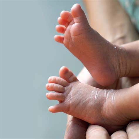 Newborn Skin Peeling Causes & Treatment | Bubs Australia