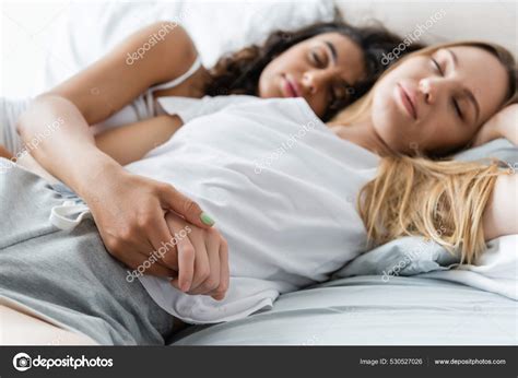 Par Som Sover Sammen Hvordan Samsove På En Trygg Måte (og Fordelene